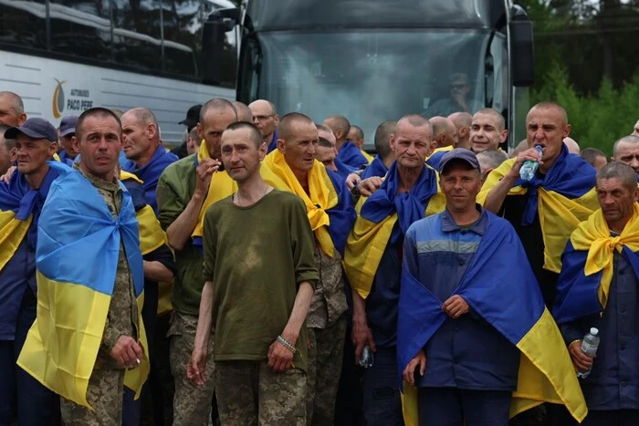 Im Ergebnis des Gefangenenaustauschs kehrten 27 Verteidiger von Mariupol nach Hause zurück