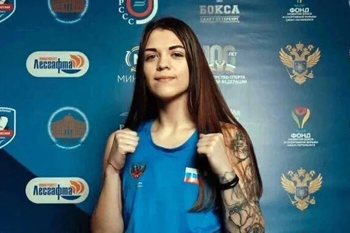 A Crimean Woman Who Made an Orangutan Vape Was Expelled from a Boxing Club