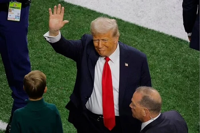 Keine Kritik blieb aus. Trump wurde der erste Präsident der USA, der den Super Bowl besuchte