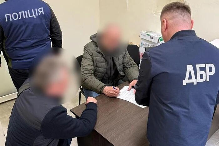 Посадовець, нараховувавший незаконні «бойові» на Вінниччині