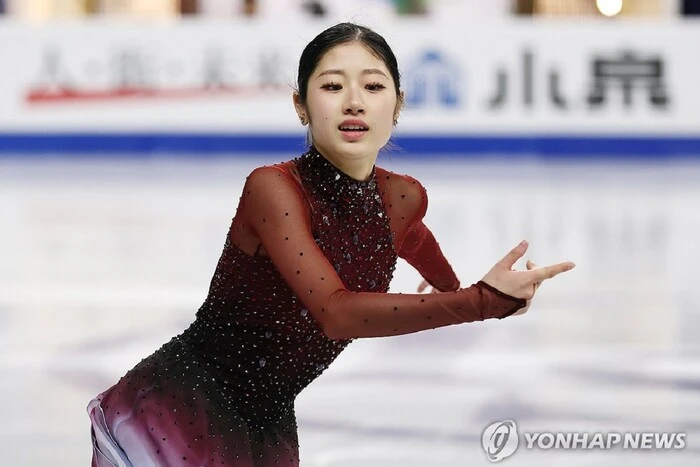 Figure skaters of the Korean Federation during training