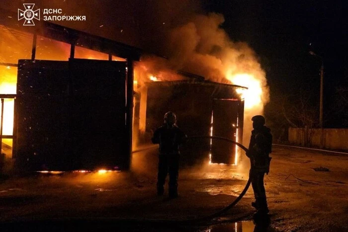 Пожежа у Запоріжжі: виникли полум'я та дим