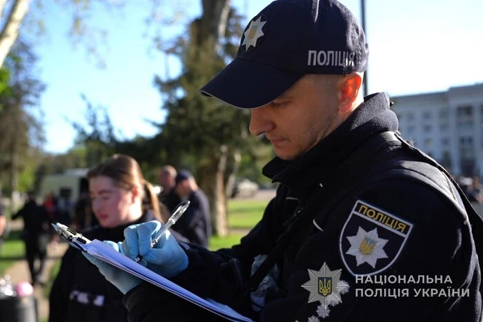 W Odessie na Kulikowym Polu mężczyzna zaatakował policjantów nożami