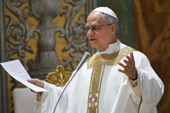 Pope Francis announced his readiness to act as a mediator in peace talks