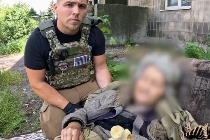 Liegt zwei Wochen ohne Nahrung. Die Polizei evakuierte eine Bewohnerin von Pokrowsk