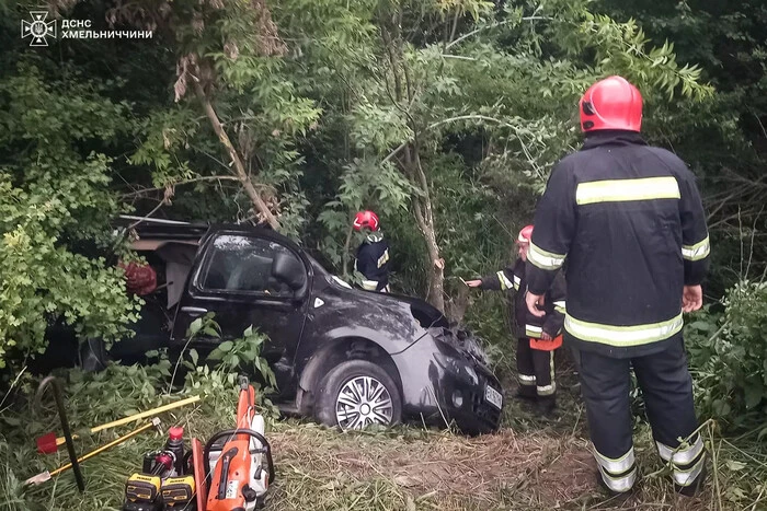 Straszny wypadek na Ukrainie: zginęli nastolatek i mężczyzna, a trzy osoby zostały ranne