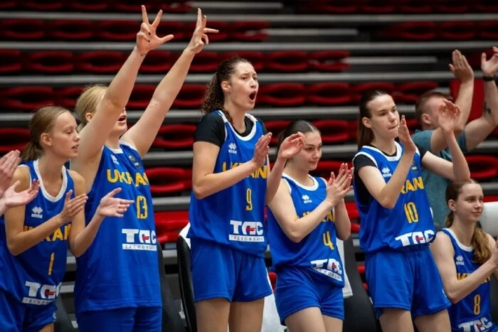 Die Frauen-Nationalmannschaft der Ukraine im Basketball U-18 hat die Europameisterschaft mit einem Sieg begonnen