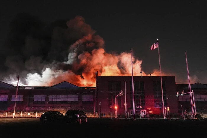 Großbrand in einer Raumfahrtfabrik in Pennsylvania: Lokale Schulen geschlossen