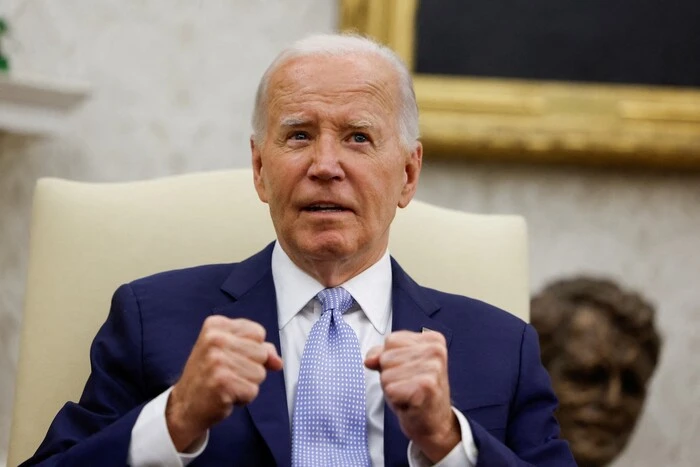 Advisers discussed a wheelchair for Biden