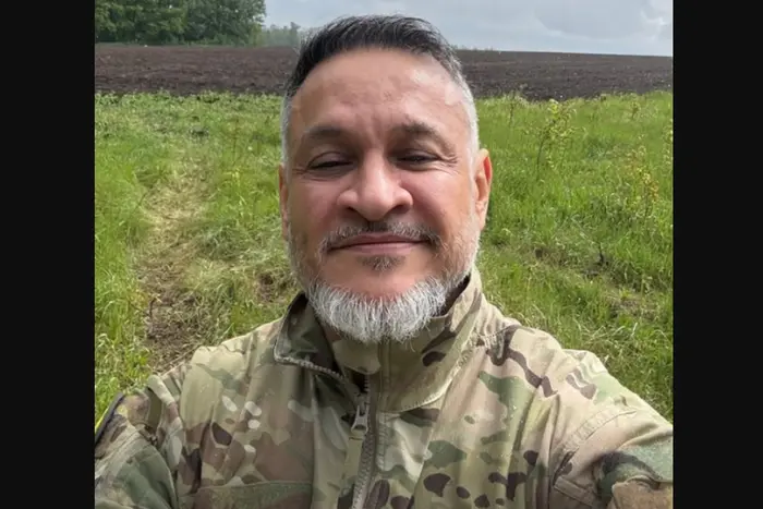 «Стану частиною армії». Хіменес-Браво показався у військовій формі (фото)