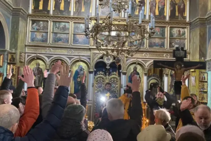 Services of the Moscow church are still popular