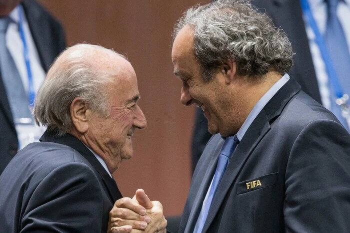 Die Anklage gegen die ehemaligen Führungskräfte des Weltfußballs Platini und Blatter wegen Korruption: Das Gericht hat ein Urteil gefällt