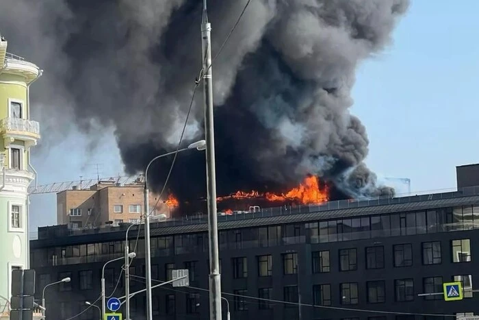 Im Zentrum von Moskau gab es ein großflächiges Feuer in einem Luxuswohnkomplex