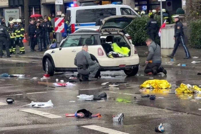 Car drove into a crowd in Munich