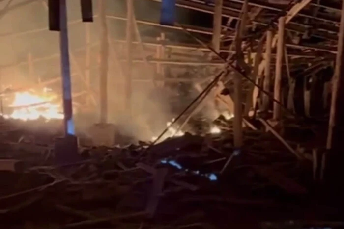 Wróg zaatakował obiekt przemysłowy w Sumszczyźnie (wideo)