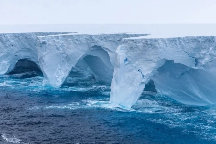 Der größte Eisberg der Welt hat sich wieder im Südlichen Ozean bewegt