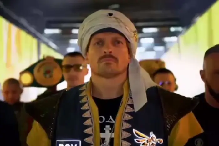 Usyk trat als Sultan auf den Ring (Video)