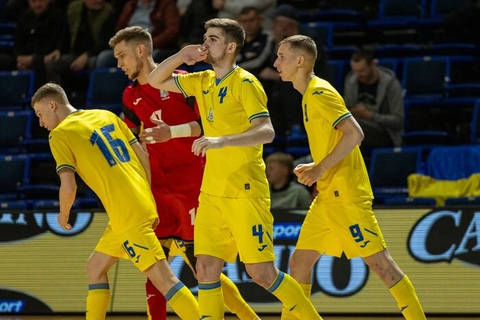 Ukraine and Venezuela futsal teams preparing for the match