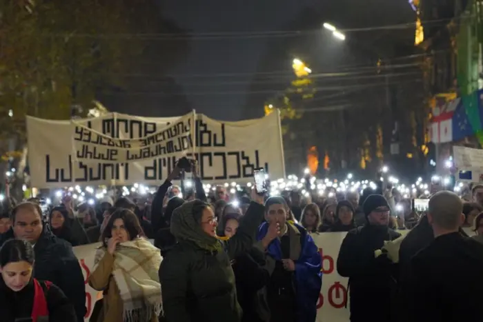 Georgian civil servants protest in Tbilisi