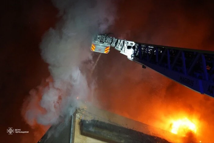 W Czerkasach w wyniku nocnego ataku RF powstały pożary na terenie trzech przedsiębiorstw