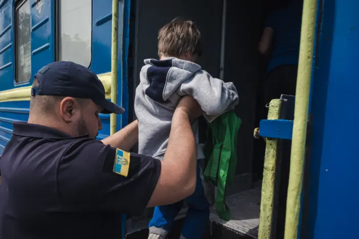 Evacuation of children in Sumy region