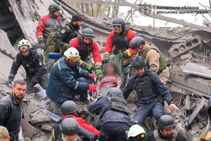 Поврежденный детский сад в Запорожье