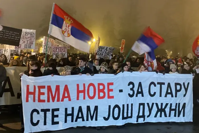 W Belgradzie studenci wyszli na protest w noc sylwestrową (zdjęcia)