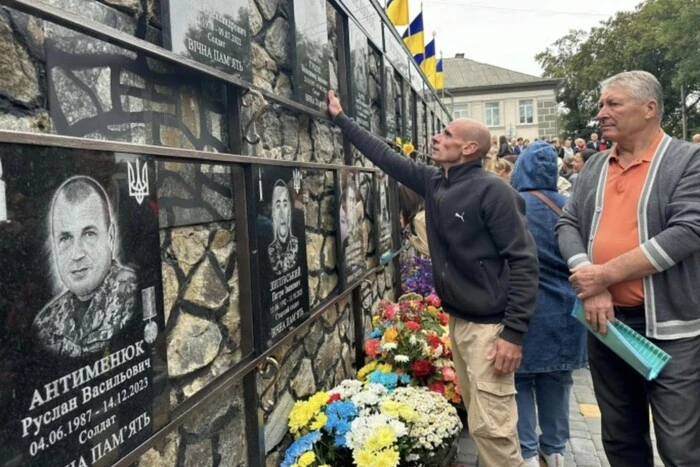 In Vinnytsia wurde das Denkmal zur Ehre und zum Ruhm der gefallenen Helden eröffnet