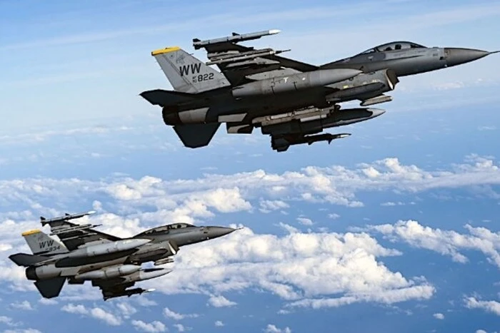 Pilots on F-16, shortened training times