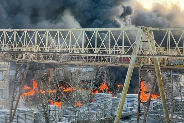 Burning polystyrene production workshop in Yekaterinburg