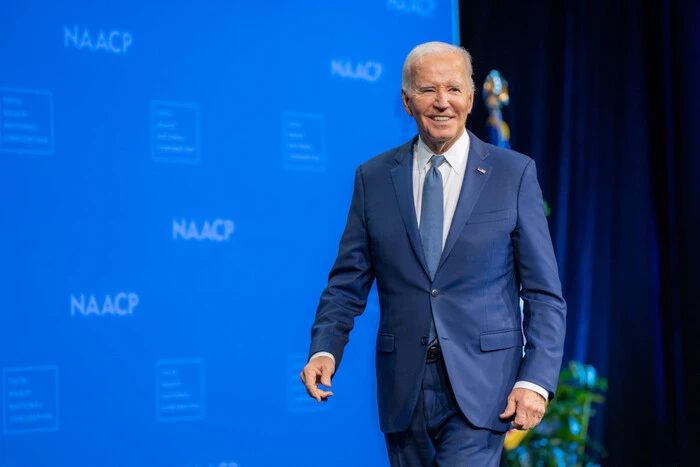 Von der Politik zu den Künstlern? Biden hat einen Vertrag mit einer Talentschmiede unterschrieben