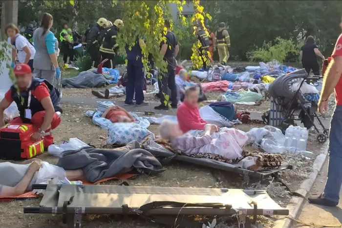 In Sumy haben die Besatzer mit einer Bombe auf das Seniorenheim geschlagen: es gibt Verletzte