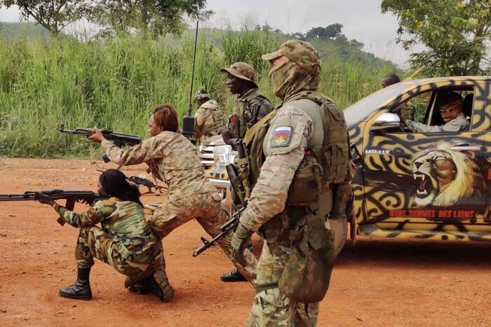 Das ukrainische Außenministerium richtet sich an afrikanische Söldner der russischen Armee und bietet an, sich zu ergeben