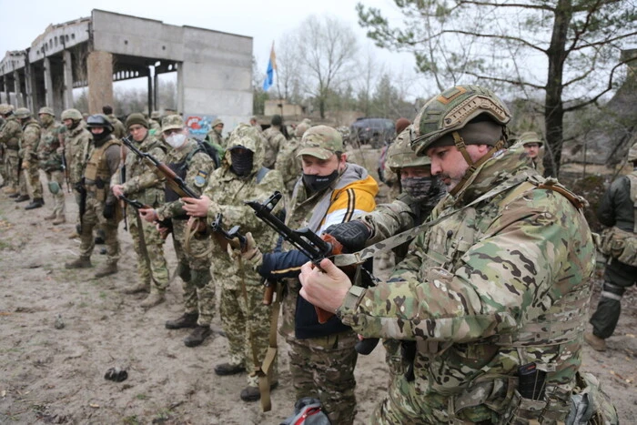 Ukrainian Hero speaks to military personnel