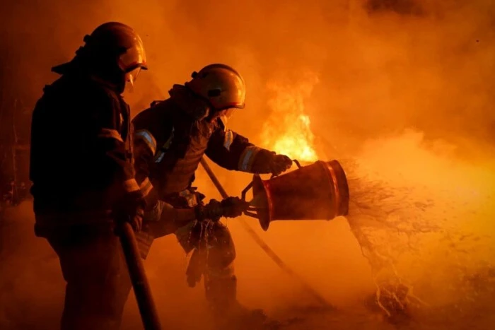 Rettungskräfte berichten über die Folgen des Angriffs auf die Hafenanlagen in der Region Odessa