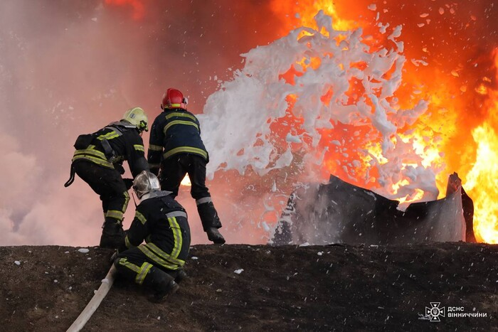 Drone attack in Vinnytsia: firefighters extinguishing fire