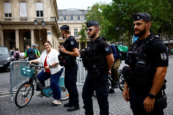 Der Angreifer, der Geiseln in Paris genommen hat, wurde verhaftet