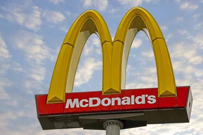 Mass poisoning at McDonald's: source of infection