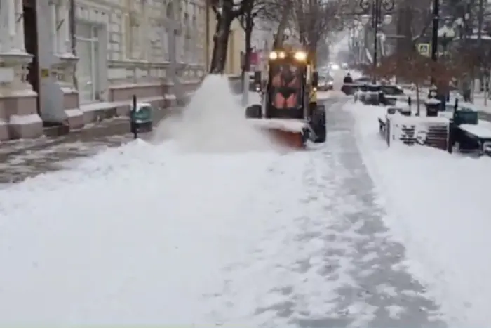 Villages in occupied Crimea, without power and blocked by snow