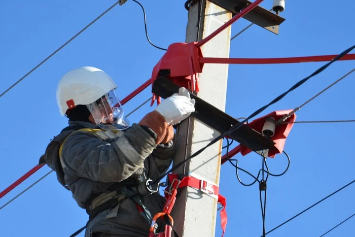 Dla 8,9 tys. rodzin wróciło światło dzięki pracownikom energetyki DTEK po ostrzałach