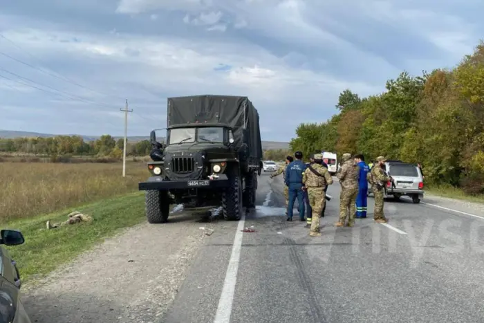 Niezidentyfikowani zastrzelili samochód z rosgwardzistami w Czeczenii (zdjęcie)