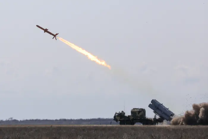 Ukraine könnte russische Waffenlager in Mariupol mit Neptun-Raketen getroffen haben