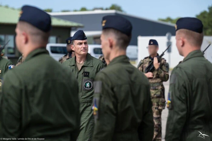 Pierwsza grupa ukraińskich pilotów ukończyła szkolenie na samolotach Alphajet we Francji