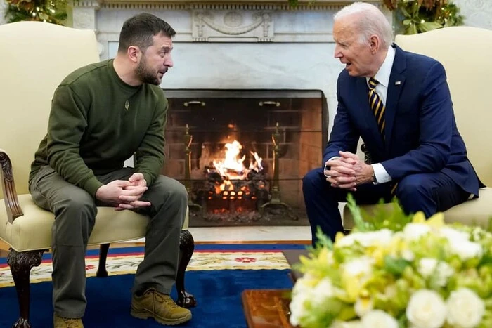 Biden nie spełnia swojej obietnicy wobec Ukrainy - WSJ