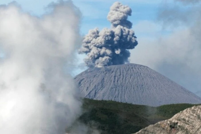 Aviarity na Bali anulowano z powodu erupcji wulkanu