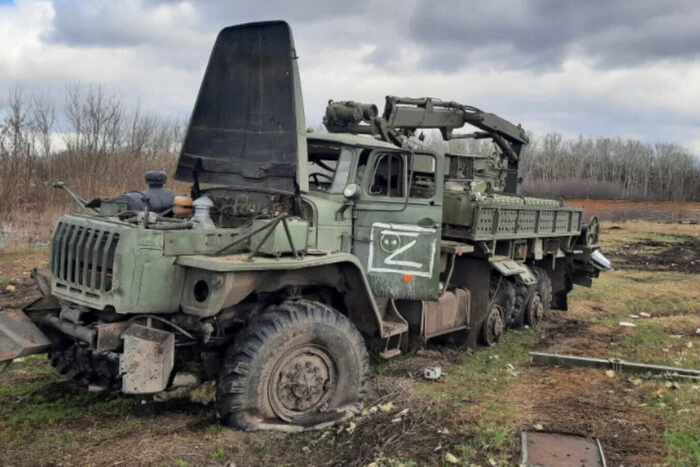 Изображение раненого врага в военной форме