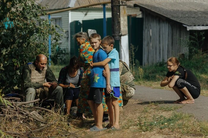 Warme Kleidung, Decken, 'Bourguiki'. Militärkommandantur in der Region Kursk bereitet sich auf die 'Heizsaison' für die Einheimischen vor