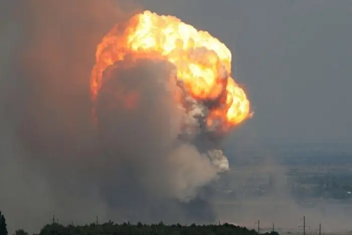 Explosions near the airport in Crimea