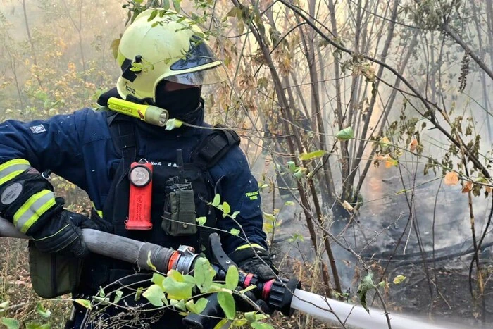 Rosjanie uderzyli w Charków kierowanymi bombami: są ranni