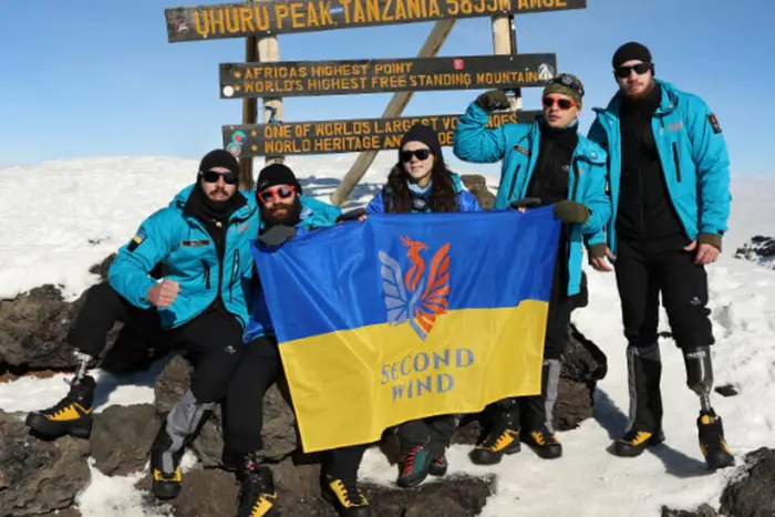 Soldiers on prosthetics conquered Kilimanjaro